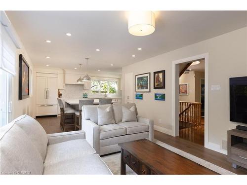 1164 Cynthia Lane, Oakville, ON - Indoor Photo Showing Living Room