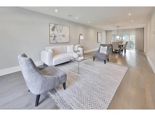 2068 Mississauga Road, Mississauga, ON - Indoor Photo Showing Living Room