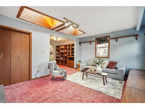 370 Herkimer Street, Hamilton, ON - Indoor Photo Showing Living Room