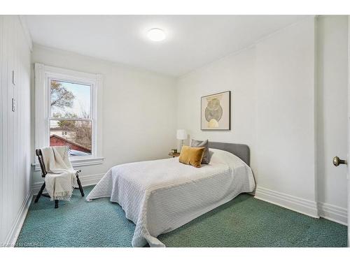 370 Herkimer Street, Hamilton, ON - Indoor Photo Showing Bedroom