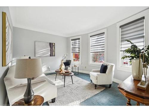 370 Herkimer Street, Hamilton, ON - Indoor Photo Showing Living Room