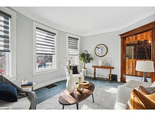 370 Herkimer Street, Hamilton, ON - Indoor Photo Showing Living Room