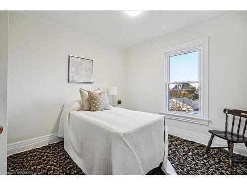 370 Herkimer Street, Hamilton, ON - Indoor Photo Showing Bedroom