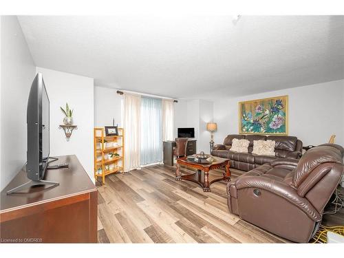 94 Rochefort Street, Kitchener, ON - Indoor Photo Showing Living Room