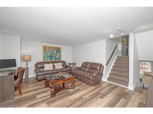 94 Rochefort Street, Kitchener, ON - Indoor Photo Showing Living Room