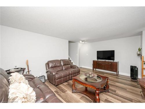 94 Rochefort Street, Kitchener, ON - Indoor Photo Showing Living Room