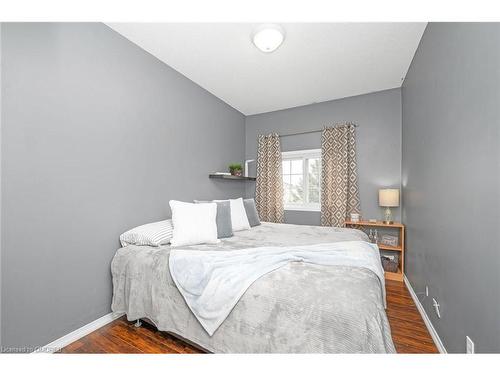 94 Rochefort Street, Kitchener, ON - Indoor Photo Showing Bedroom