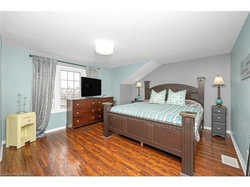 94 Rochefort Street, Kitchener, ON - Indoor Photo Showing Bedroom