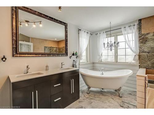 6 Turtle Lake Drive, Halton Hills, ON - Indoor Photo Showing Bathroom