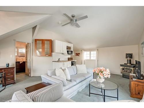 6 Turtle Lake Drive, Halton Hills, ON - Indoor Photo Showing Living Room