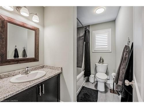 309 Vienna Street Street, Hamilton, ON - Indoor Photo Showing Bathroom