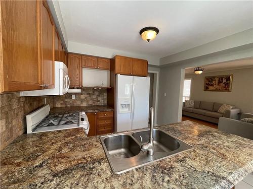 454 Pondview Place, Oakville, ON - Indoor Photo Showing Kitchen With Double Sink