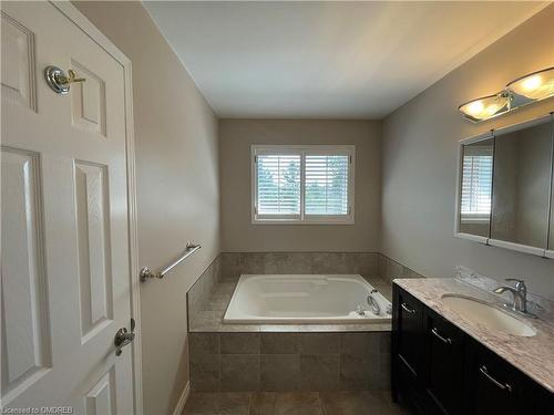 454 Pondview Place, Oakville, ON - Indoor Photo Showing Bathroom