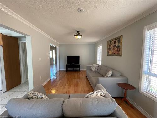 454 Pondview Place, Oakville, ON - Indoor Photo Showing Living Room