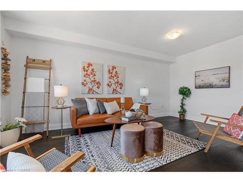 20-675 Victoria Road N, Guelph, ON - Indoor Photo Showing Living Room