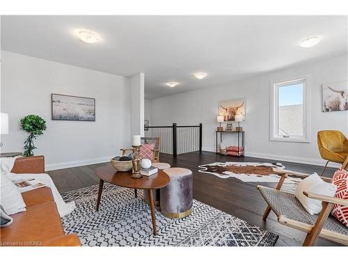 20-675 Victoria Road N, Guelph, ON - Indoor Photo Showing Living Room