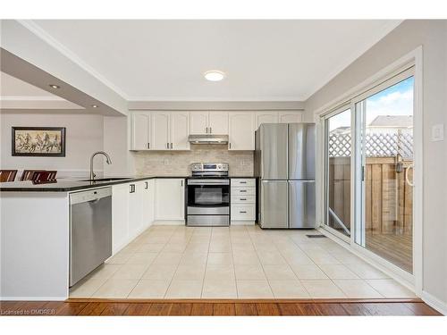 346 Chuchmach Close, Milton, ON - Indoor Photo Showing Kitchen