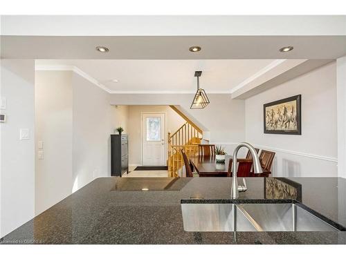 346 Chuchmach Close, Milton, ON - Indoor Photo Showing Kitchen