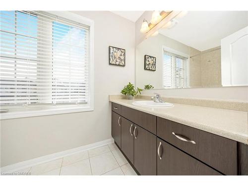 346 Chuchmach Close, Milton, ON - Indoor Photo Showing Bathroom