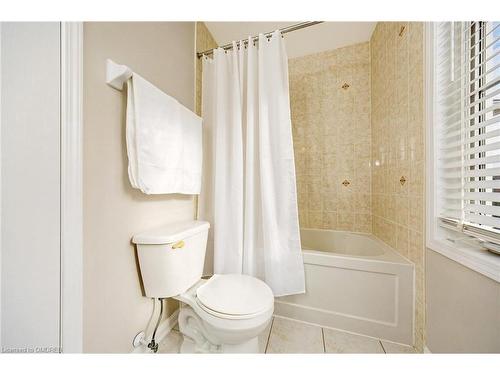 346 Chuchmach Close, Milton, ON - Indoor Photo Showing Bathroom