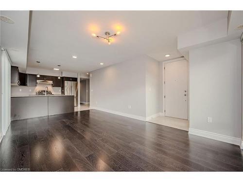 718-138 Widdicombe Hill Boulevard, Etobicoke, ON - Indoor Photo Showing Kitchen