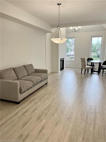 14 Paradise Grove, Niagara-On-The-Lake, ON - Indoor Photo Showing Living Room