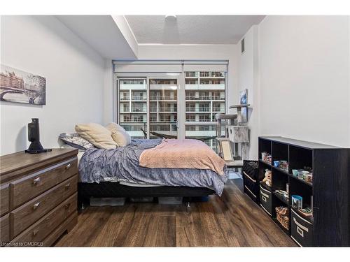 1306-65 Speers Road, Oakville, ON - Indoor Photo Showing Bedroom