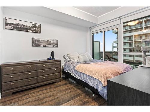 1306-65 Speers Road, Oakville, ON - Indoor Photo Showing Bedroom