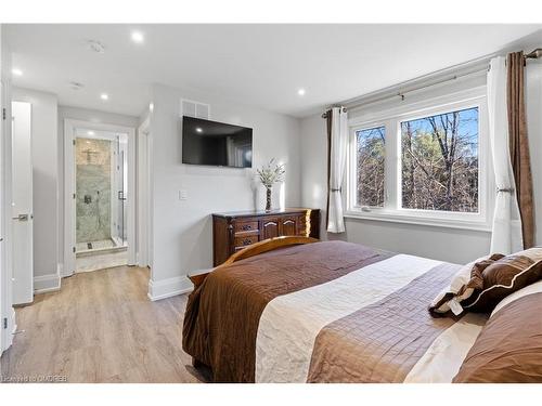 2993 Innisfil Beach Road, Innisfil, ON - Indoor Photo Showing Bedroom