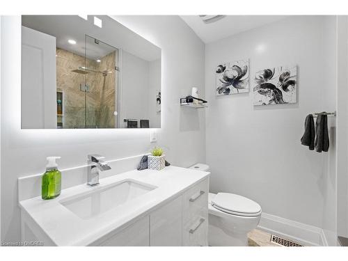 2993 Innisfil Beach Road, Innisfil, ON - Indoor Photo Showing Bathroom