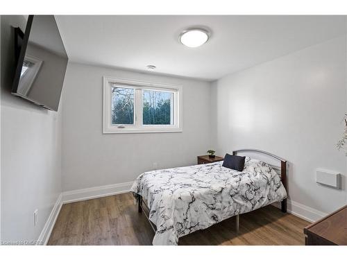 2993 Innisfil Beach Road, Innisfil, ON - Indoor Photo Showing Bedroom