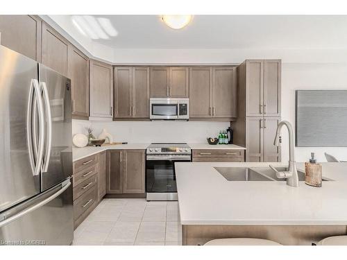 31 Baker Lane Lane, Paris, ON - Indoor Photo Showing Kitchen With Upgraded Kitchen