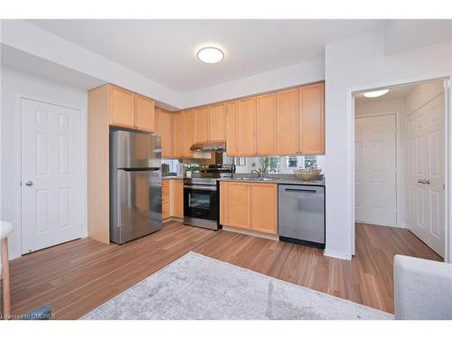 59-3056 Eglinton Avenue, Peel, ON - Indoor Photo Showing Kitchen