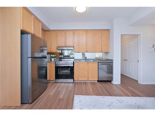 59-3056 Eglinton Avenue, Peel, ON - Indoor Photo Showing Kitchen