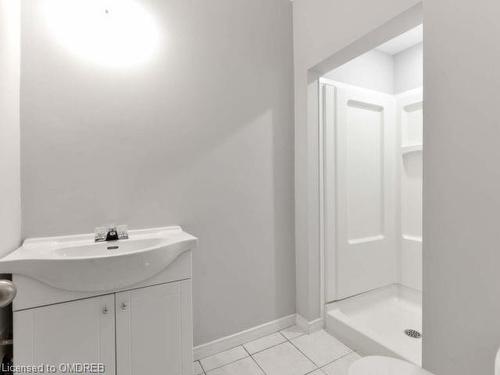 186 Sherman Avenue N, Hamilton, ON - Indoor Photo Showing Bathroom