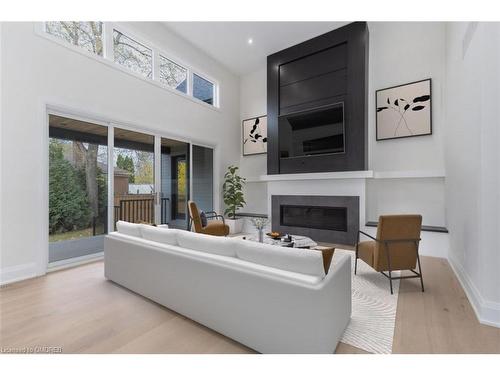 601 Maplehurst Avenue, Oakville, ON - Indoor Photo Showing Living Room With Fireplace