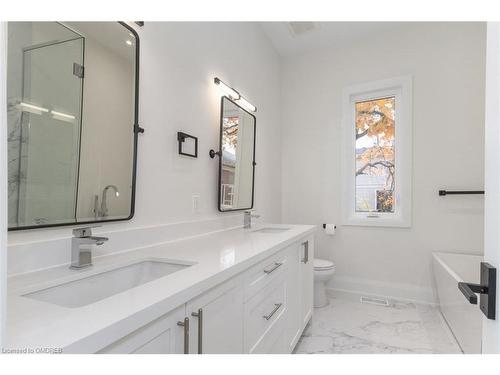 601 Maplehurst Avenue, Oakville, ON - Indoor Photo Showing Bathroom