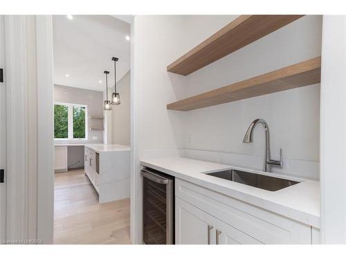 601 Maplehurst Avenue, Oakville, ON - Indoor Photo Showing Kitchen