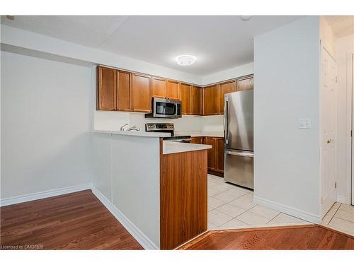 103-2300 Parkhaven Boulevard, Oakville, ON - Indoor Photo Showing Kitchen