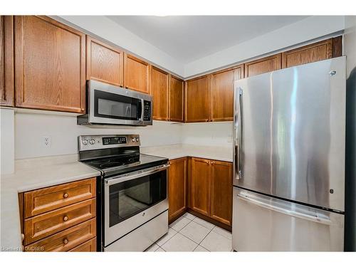 103-2300 Parkhaven Boulevard, Oakville, ON - Indoor Photo Showing Kitchen