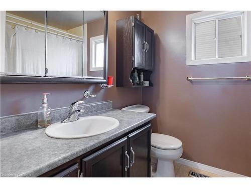 35 Parkland Crescent, Kitchener, ON - Indoor Photo Showing Bathroom