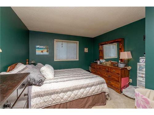 35 Parkland Crescent, Kitchener, ON - Indoor Photo Showing Bedroom