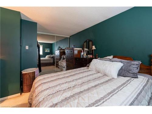 35 Parkland Crescent, Kitchener, ON - Indoor Photo Showing Bedroom