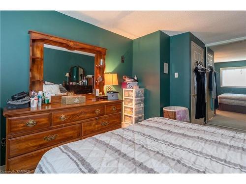 35 Parkland Crescent, Kitchener, ON - Indoor Photo Showing Bedroom