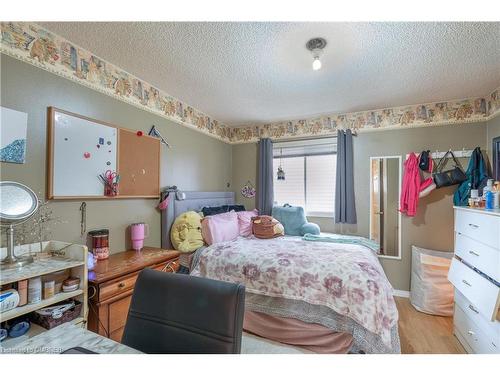 35 Parkland Crescent, Kitchener, ON - Indoor Photo Showing Bedroom