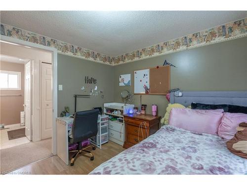 35 Parkland Crescent, Kitchener, ON - Indoor Photo Showing Bedroom