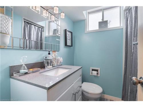 35 Parkland Crescent, Kitchener, ON - Indoor Photo Showing Bathroom