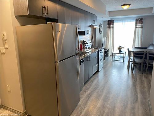 B510-275 Larch Street, Waterloo, ON - Indoor Photo Showing Kitchen