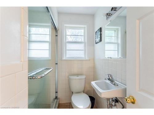 402 Guelph Line, Burlington, ON - Indoor Photo Showing Bathroom