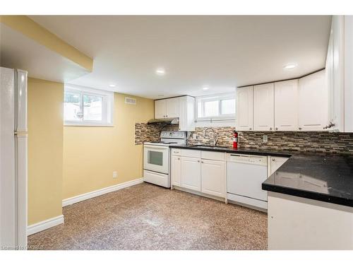 402 Guelph Line, Burlington, ON - Indoor Photo Showing Kitchen